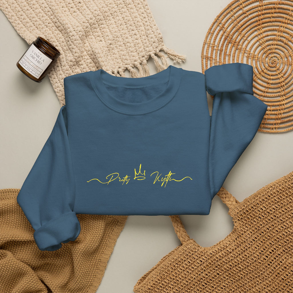 Pretty Kytti  Crewneck Sweatshirt with Gold Design | Cozy Layer for Every Season, Perfect Gift for Friends, Family & Celebrations