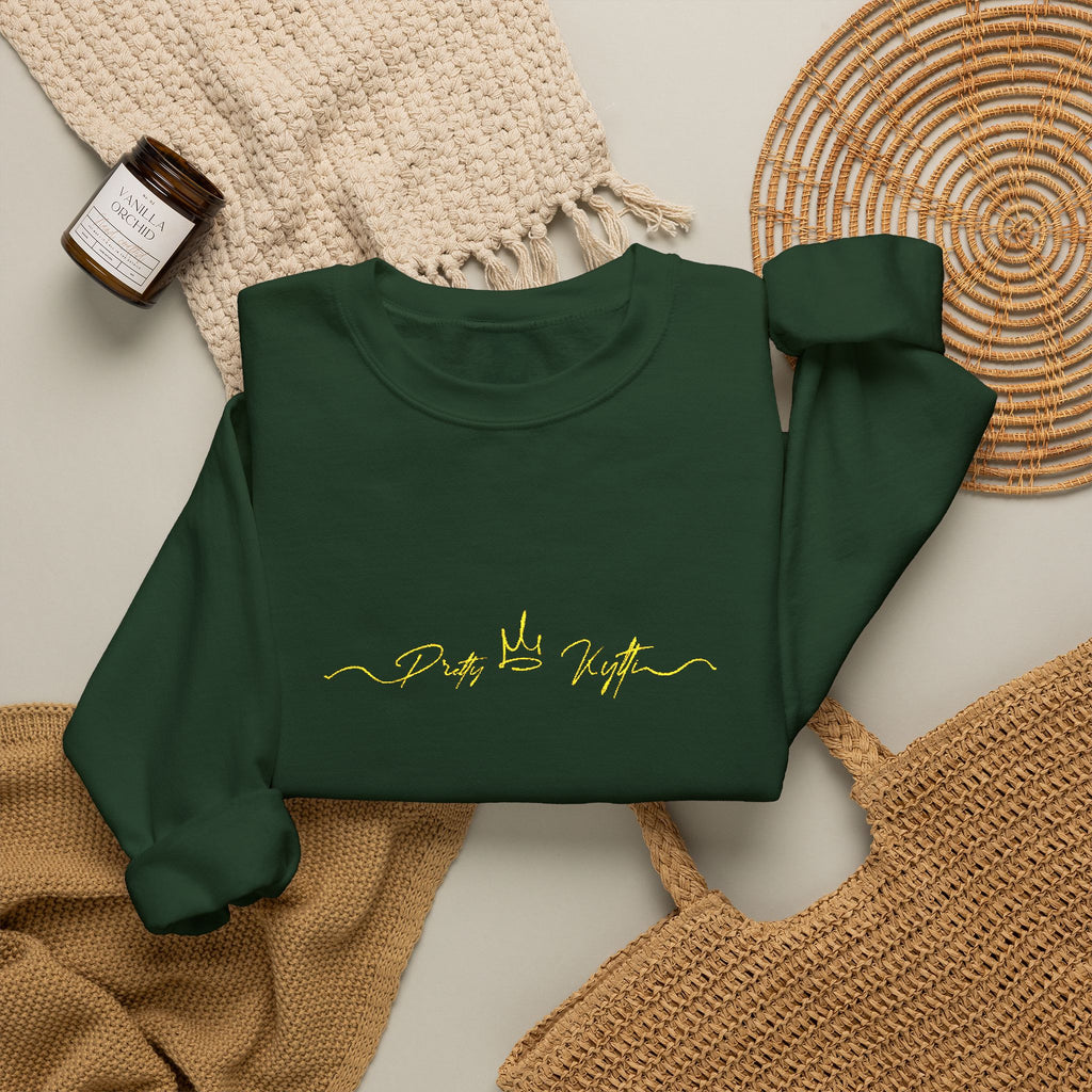 Pretty Kytti  Crewneck Sweatshirt with Gold Design | Cozy Layer for Every Season, Perfect Gift for Friends, Family & Celebrations